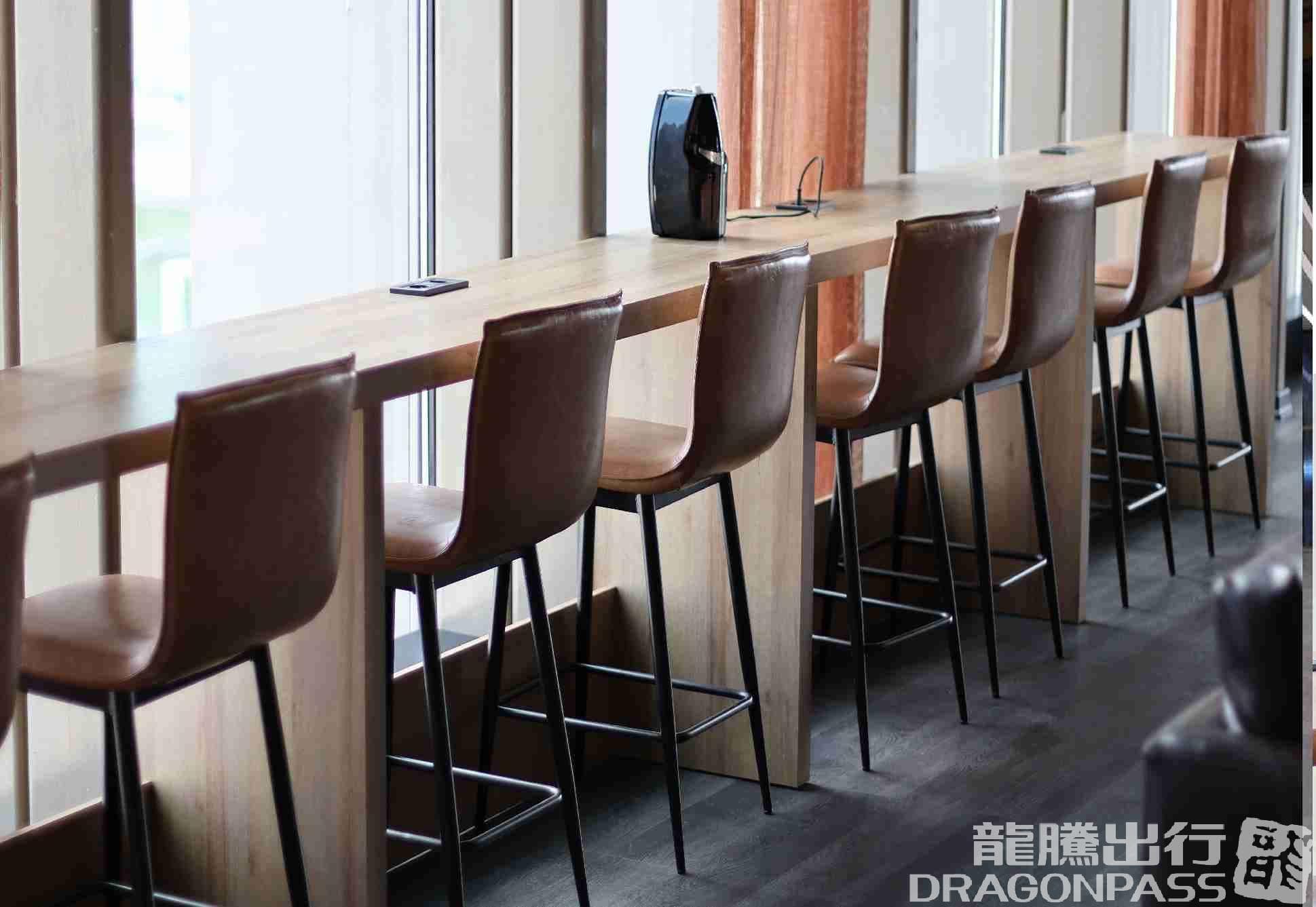 Platinum Lounge (Domestic) - 2