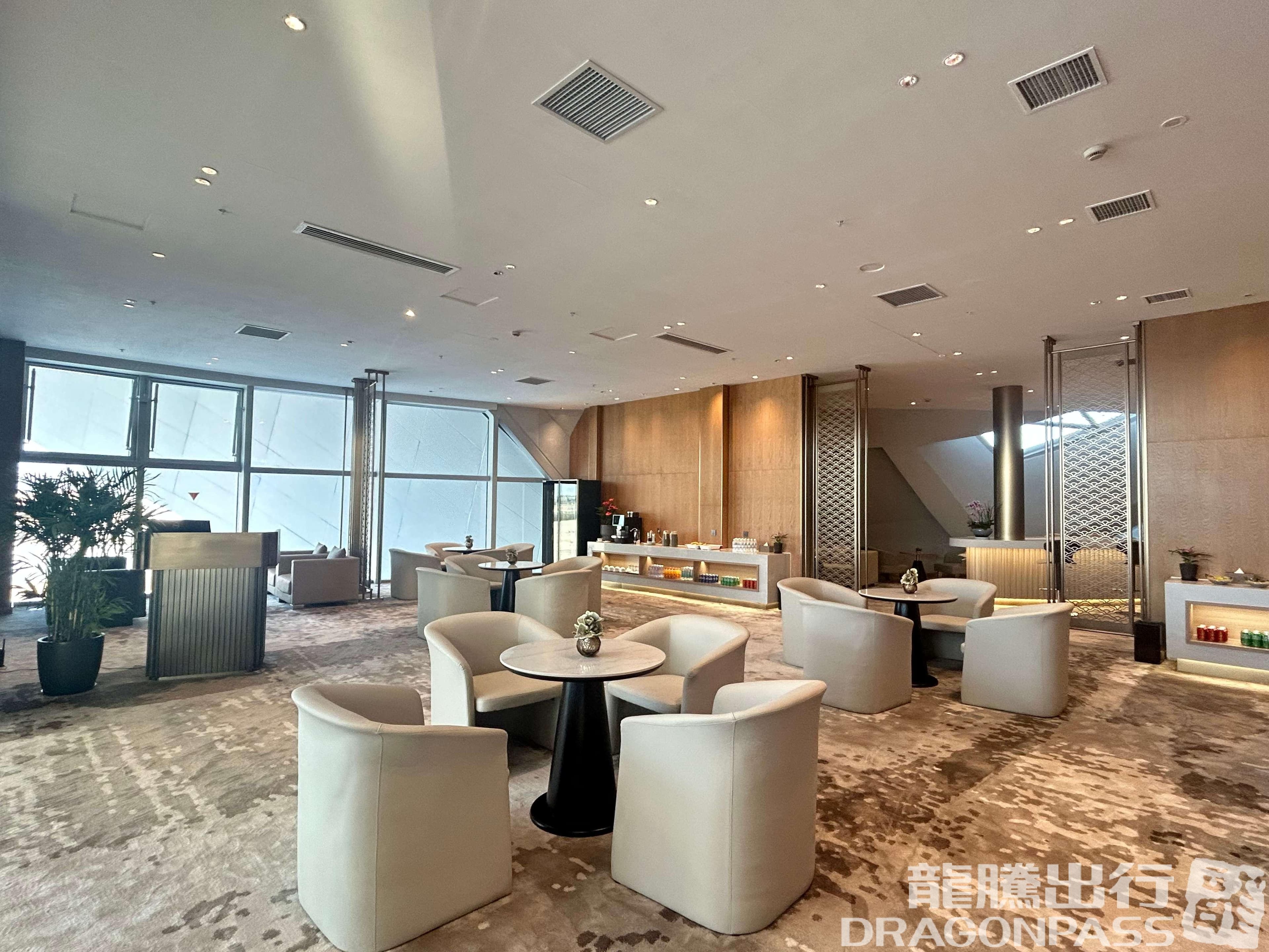 First Class Lounge - 4