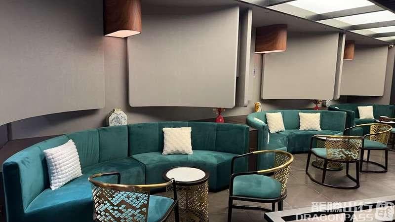 First Class Lounge - 4