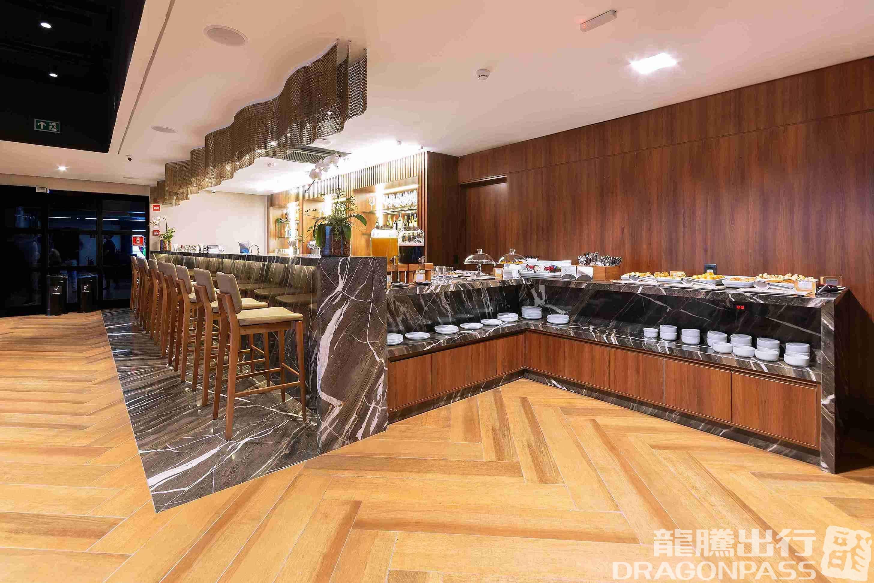 W Premium Lounge - The West - 1