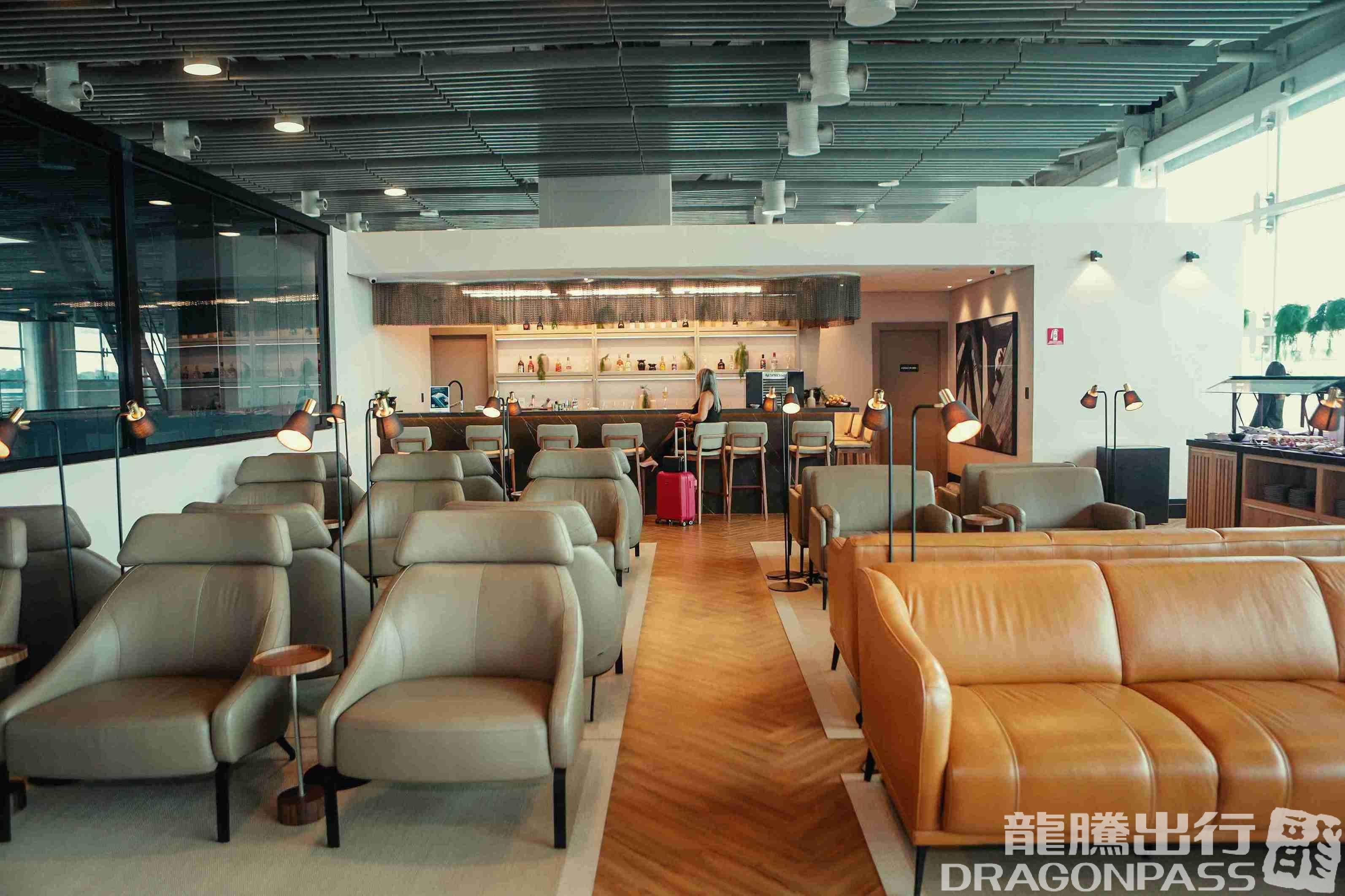 W Premium Lounge - The Pier - 1