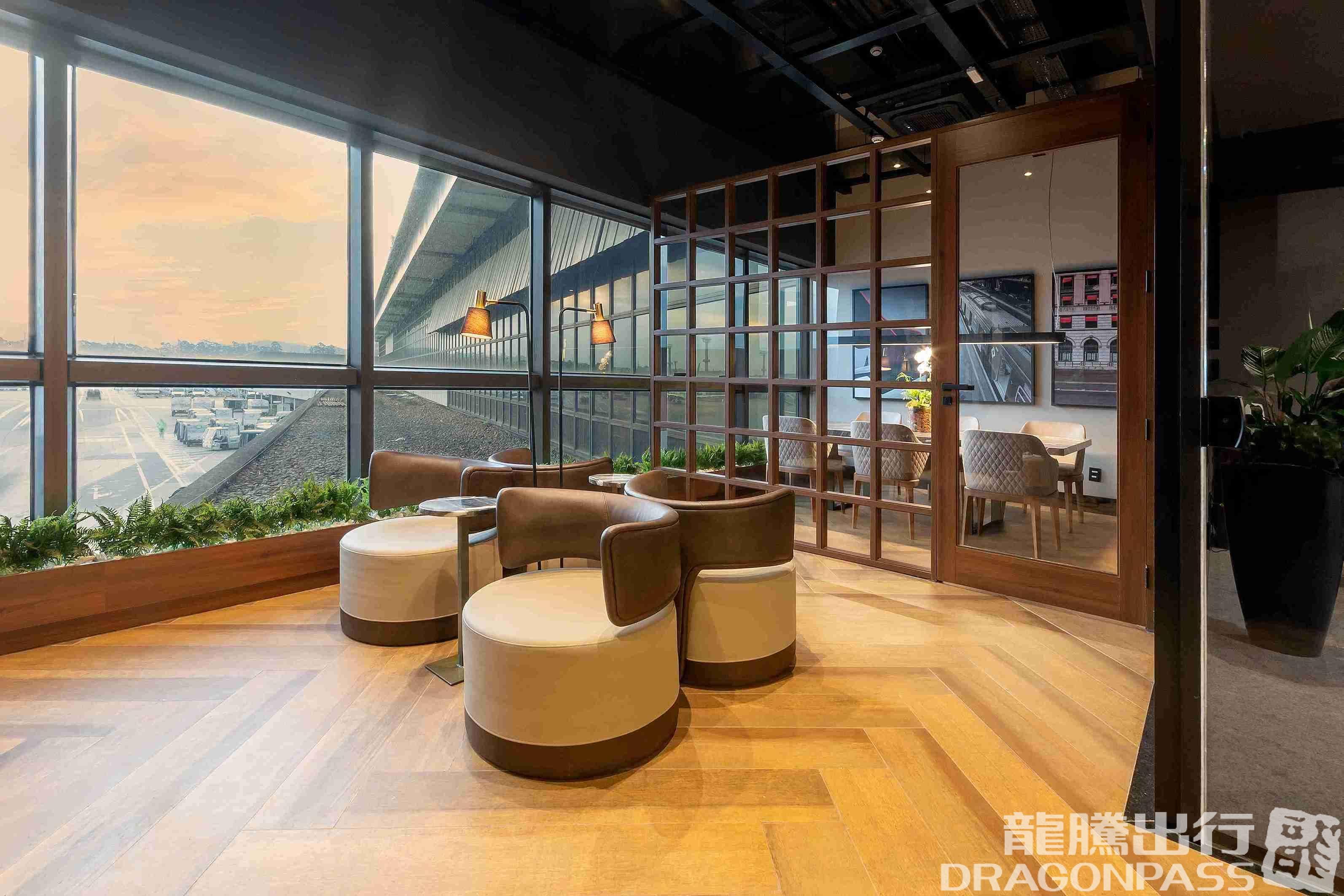 W Premium Lounge - The West - 2