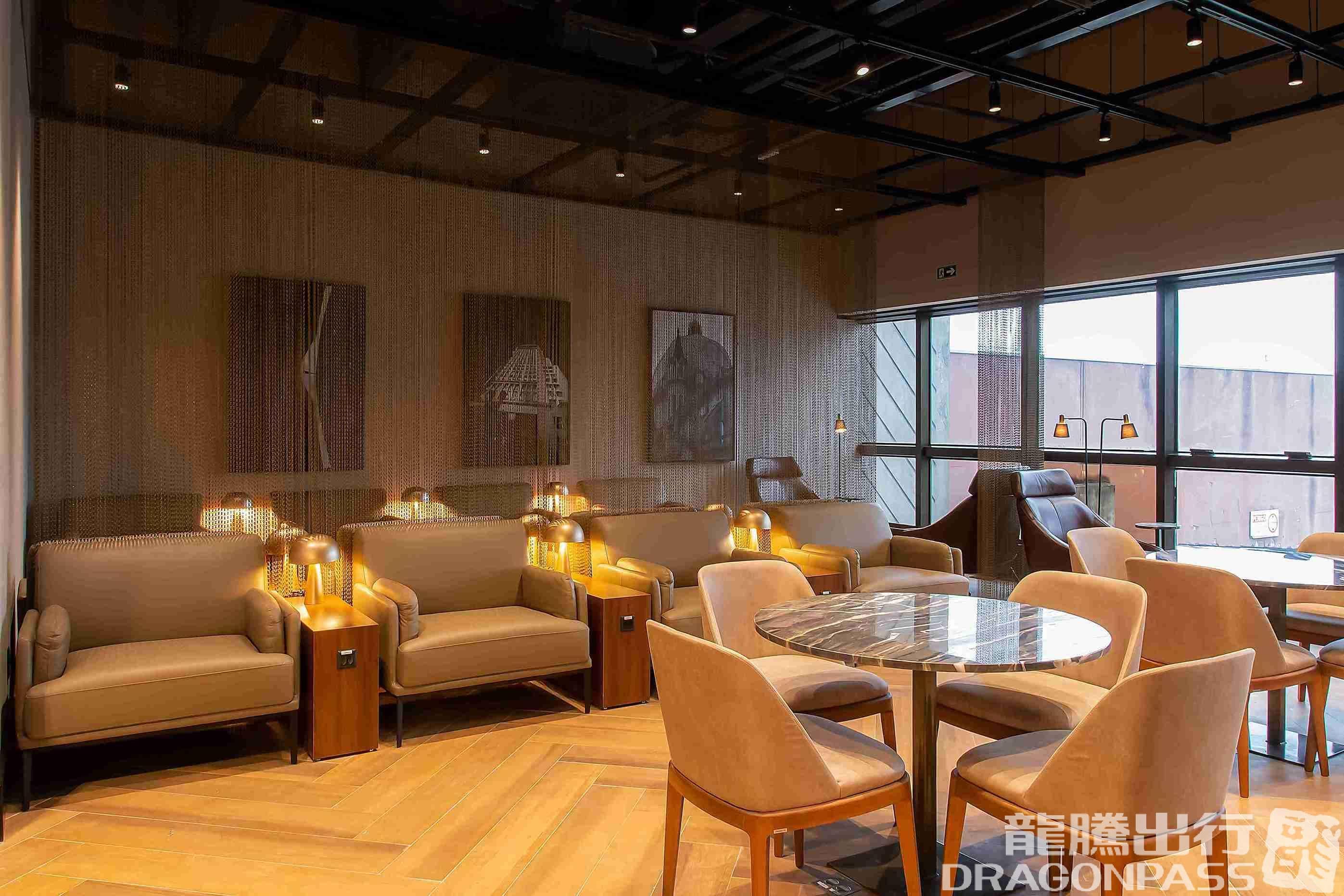 W Premium Lounge - The West - 3
