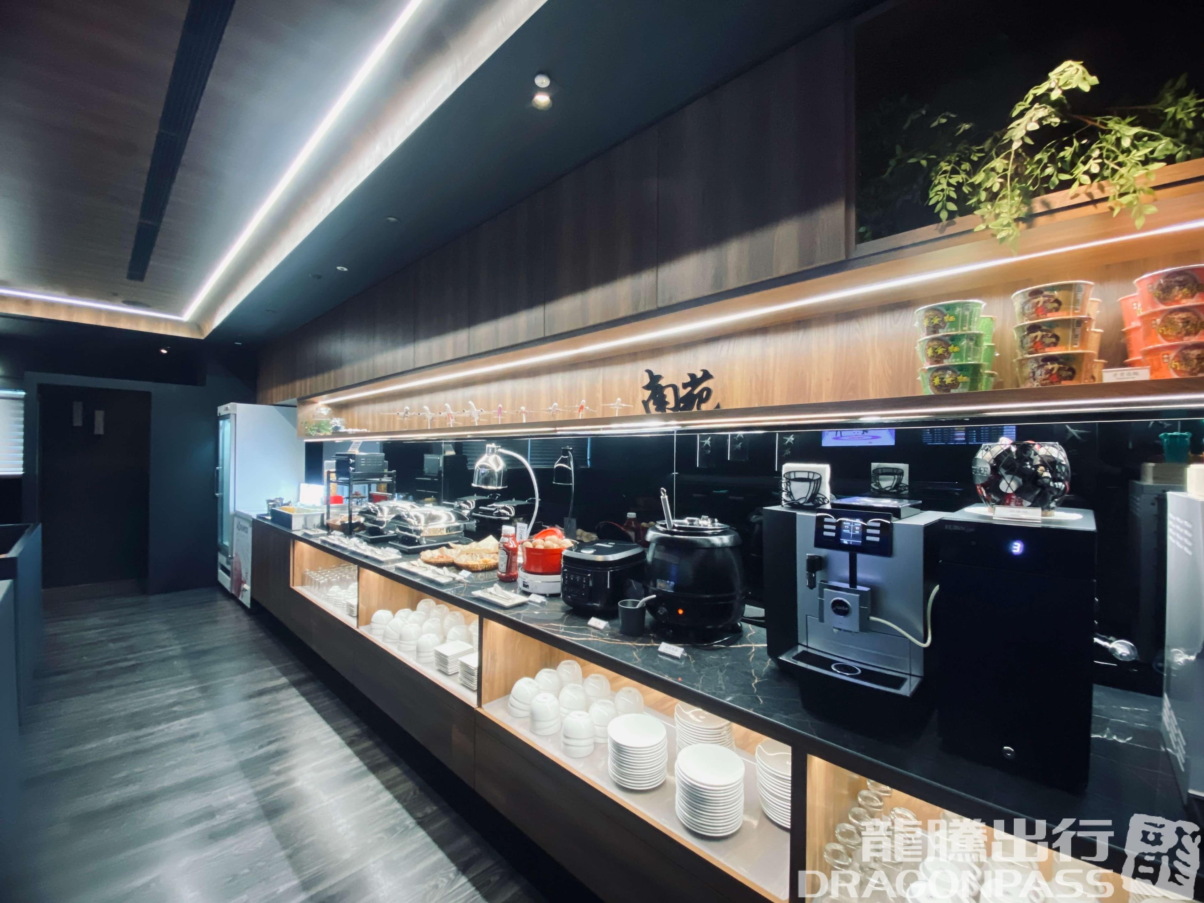 Southern Premium Lounge - 3
