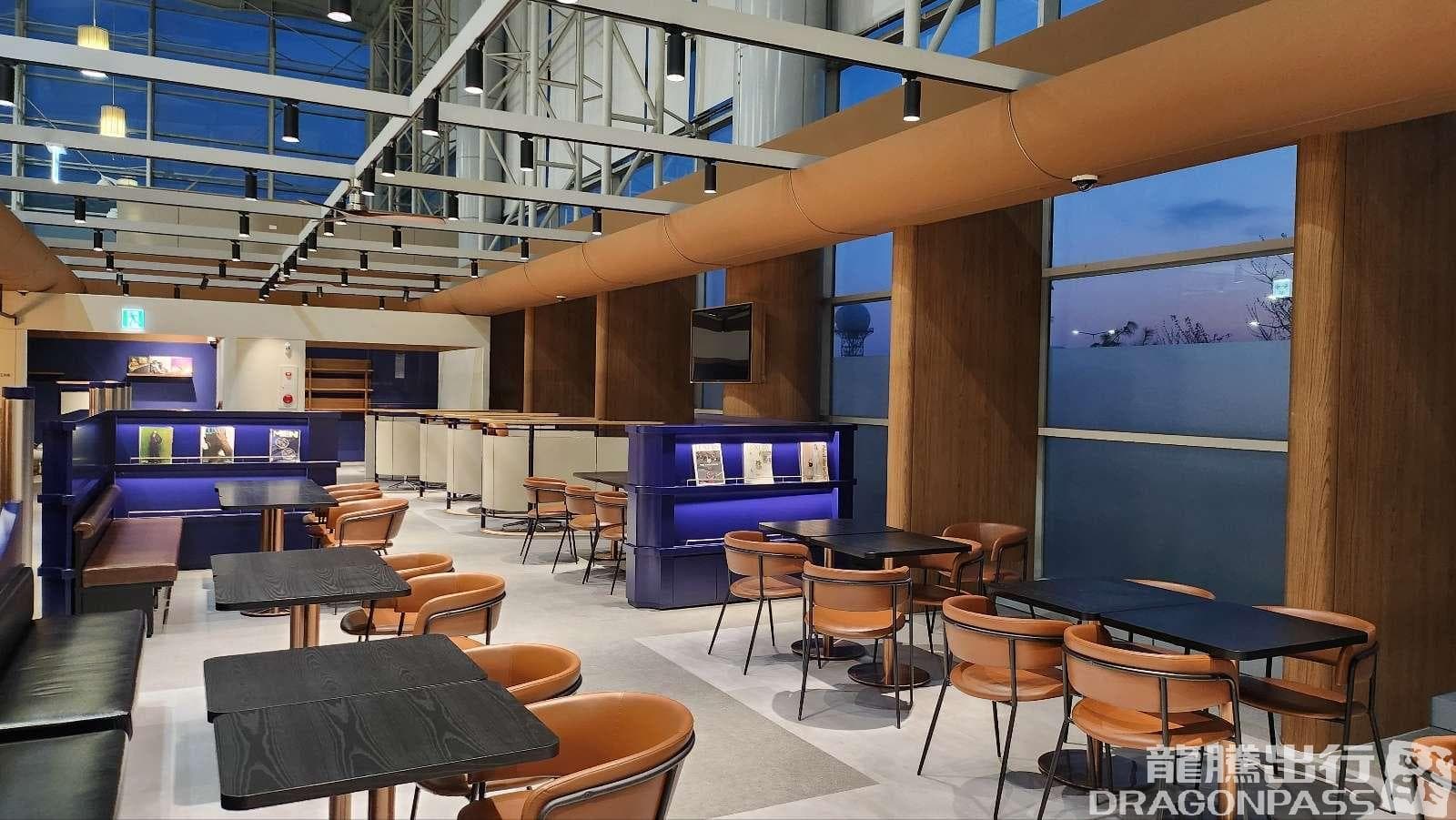 N Sky Hub Lounge - 1