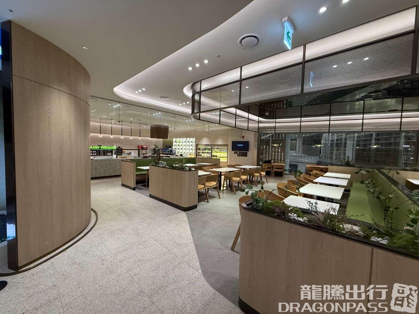 Sky Hub Lounge West - 1