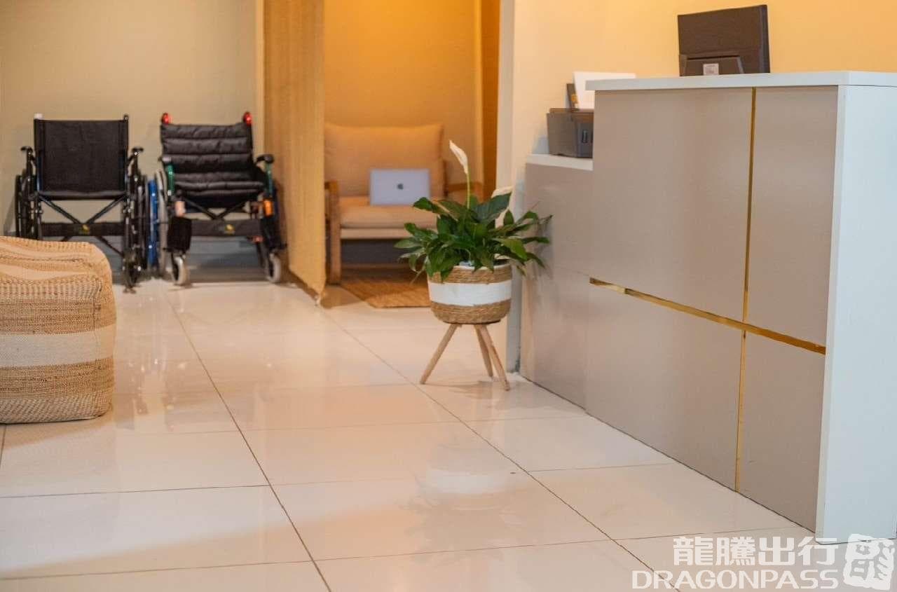 Softlanding Concierge Lounge - 1