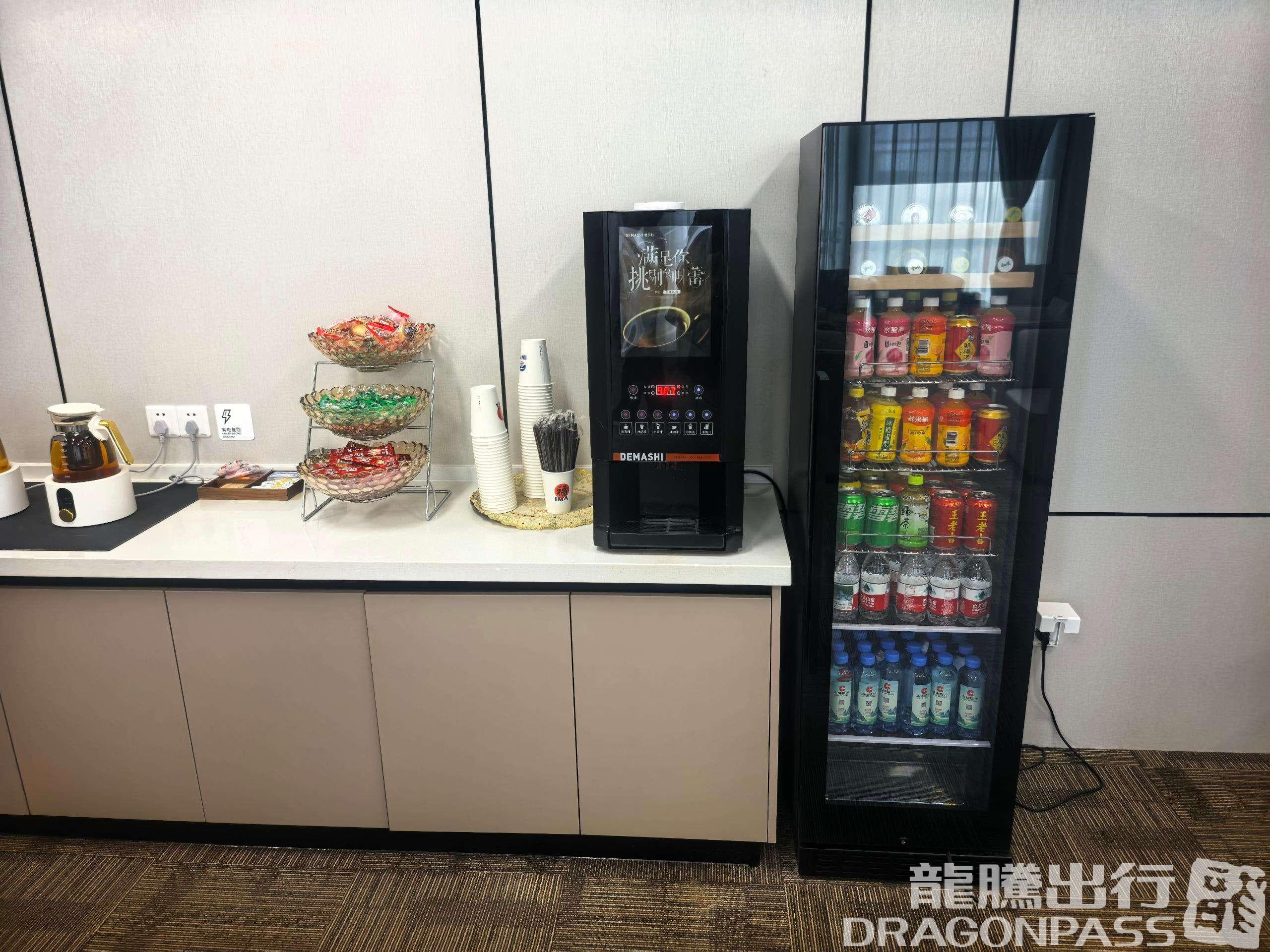 First Class Lounge (Domestic) - 4