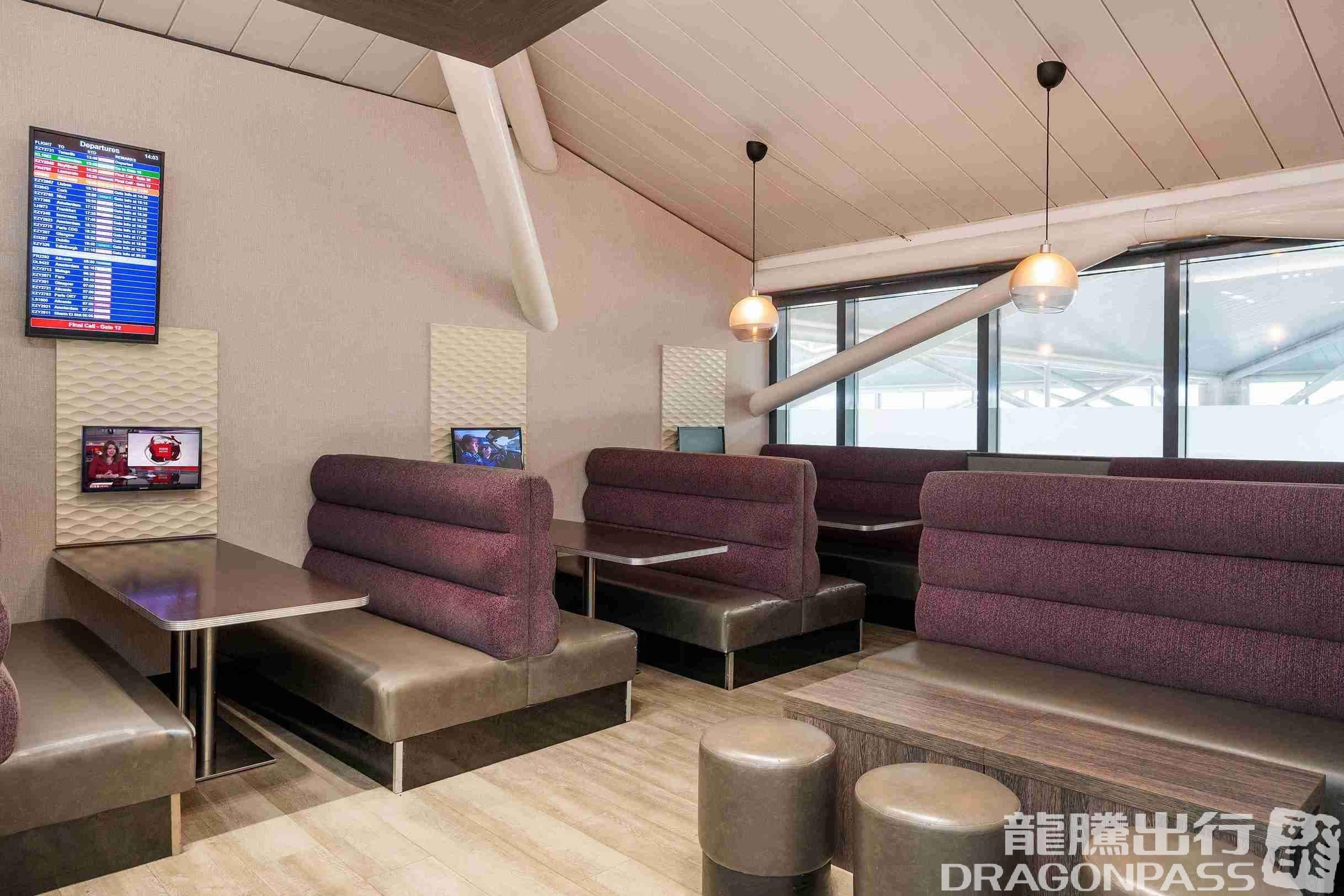 Essence Lounge - 2