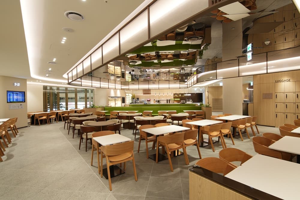 Skyhub Lounge East (T2) - 1