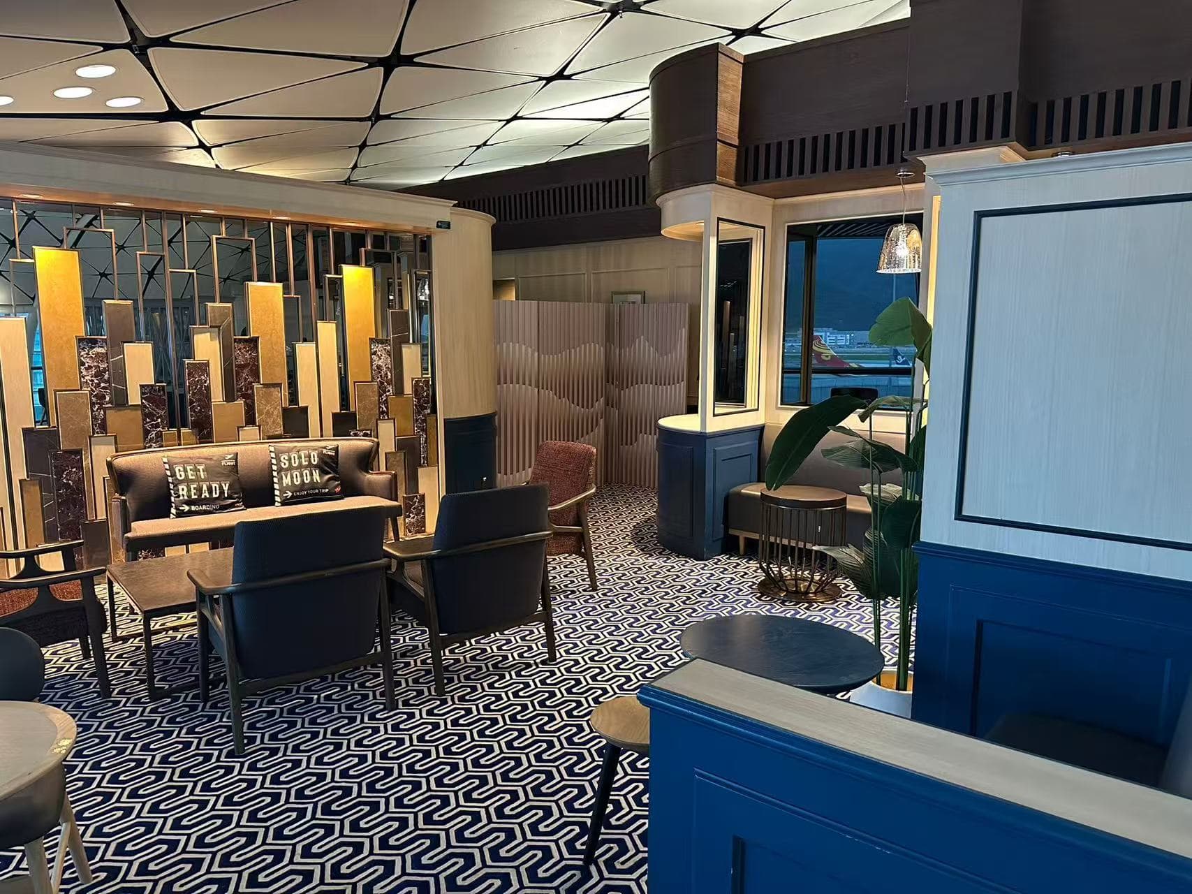 Hong Kong Airlines Lounge (Club Autus) - 3