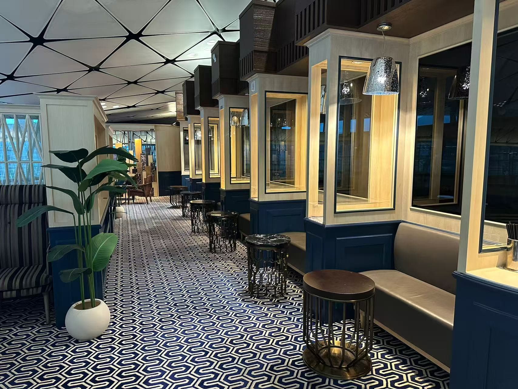 Hong Kong Airlines Lounge (Club Autus) - 4