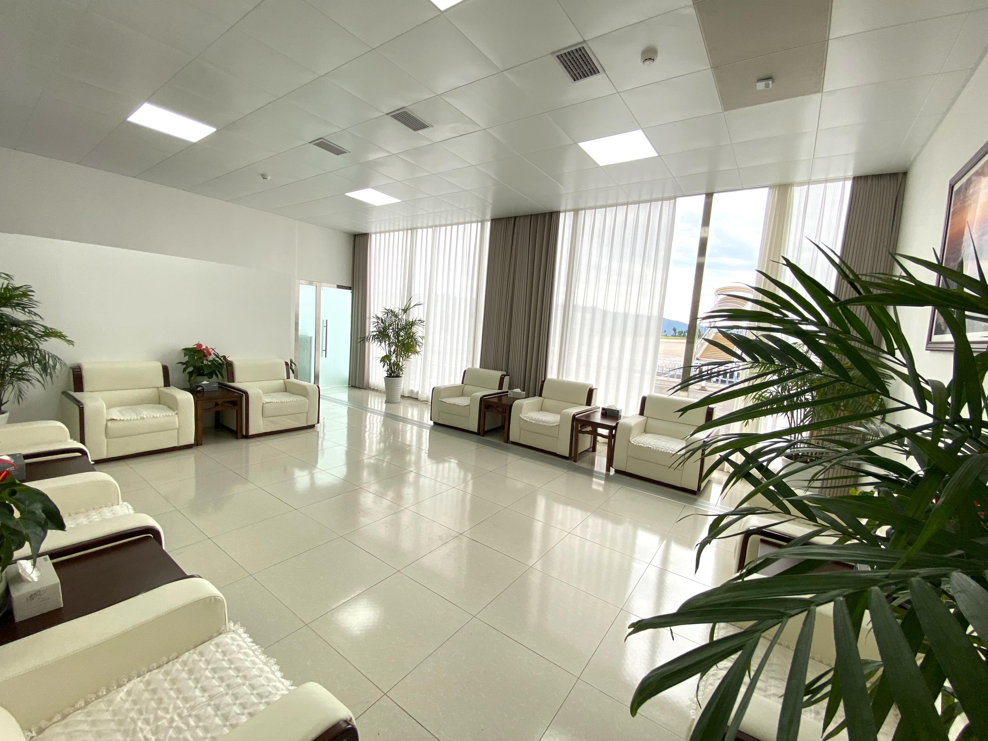 First Class/Business Class Lounge - 4
