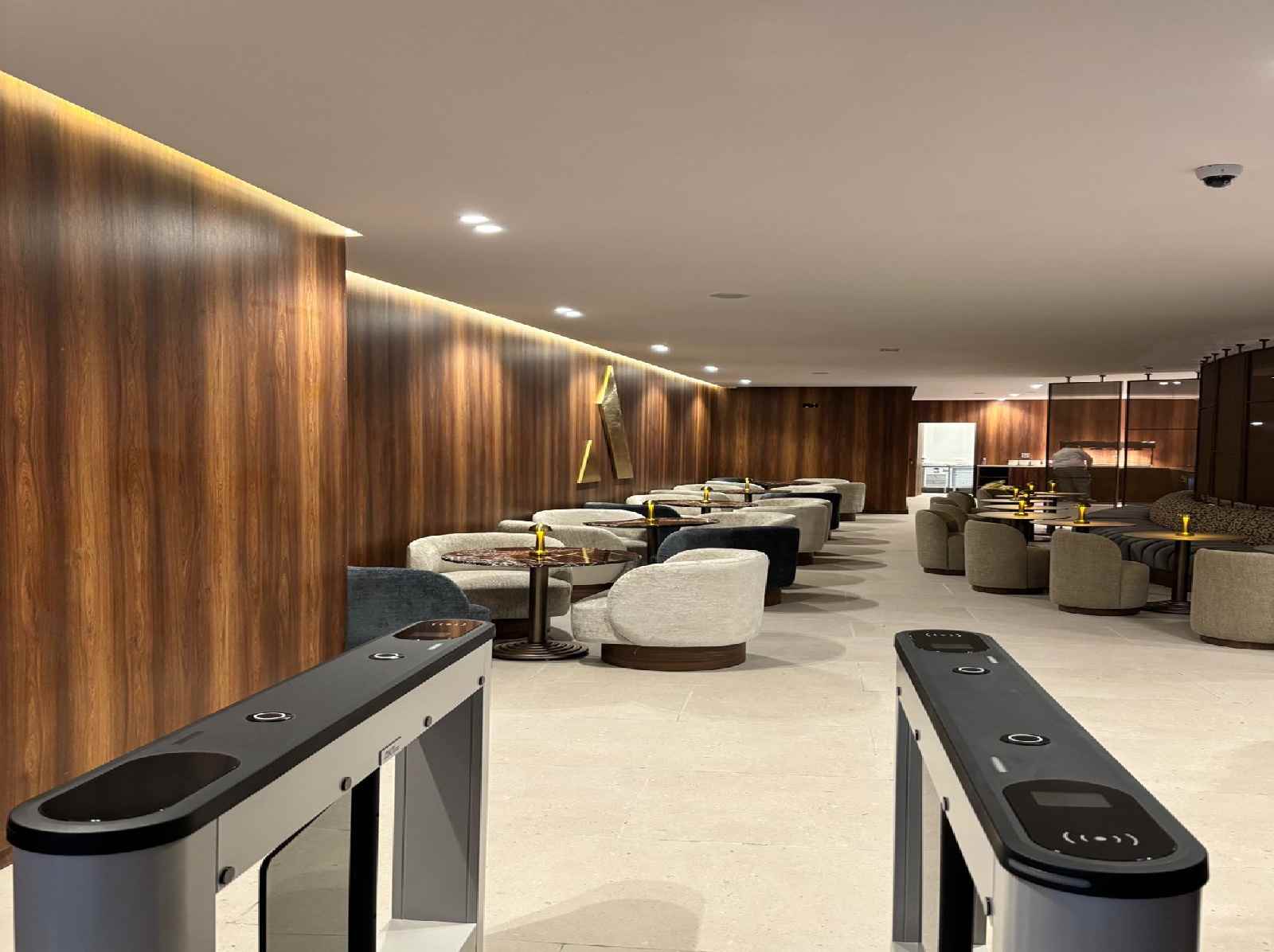 Casablanca Aspire Lounge - 2